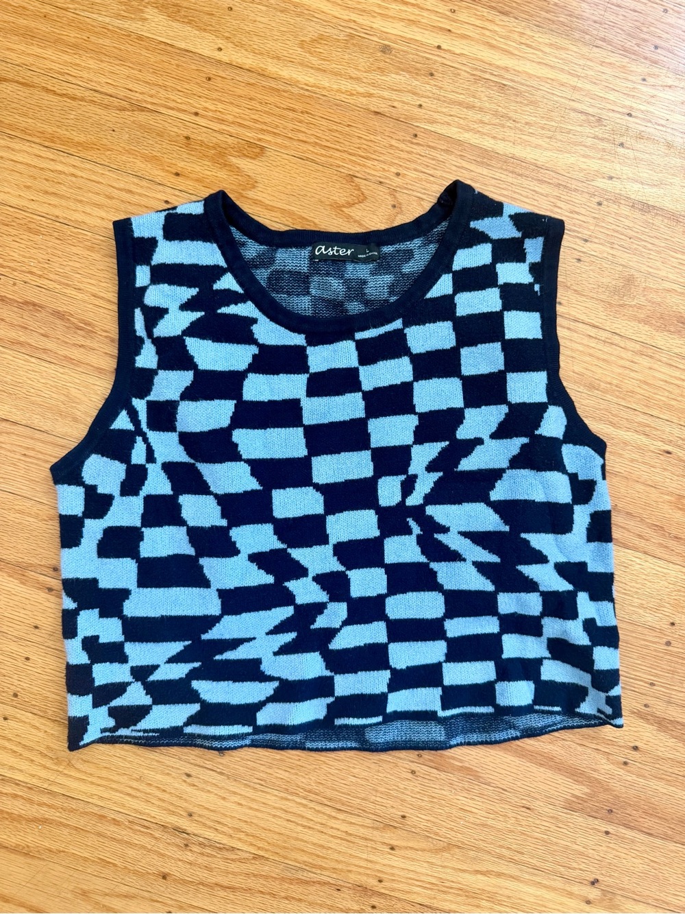 Blue Wavy Checker Pattern Knit Cropped Tank Top